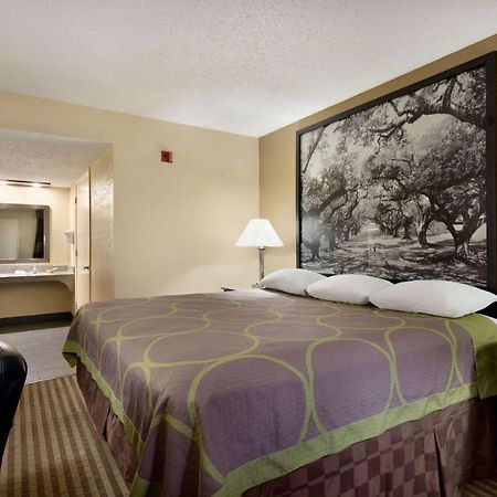 Super 8 By Wyndham Ruston Motel Bagian luar foto