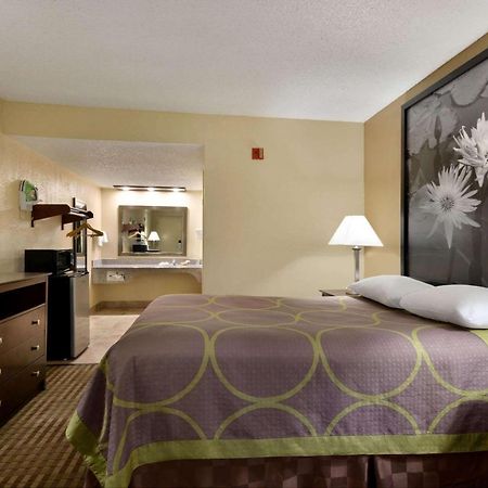 Super 8 By Wyndham Ruston Motel Bagian luar foto