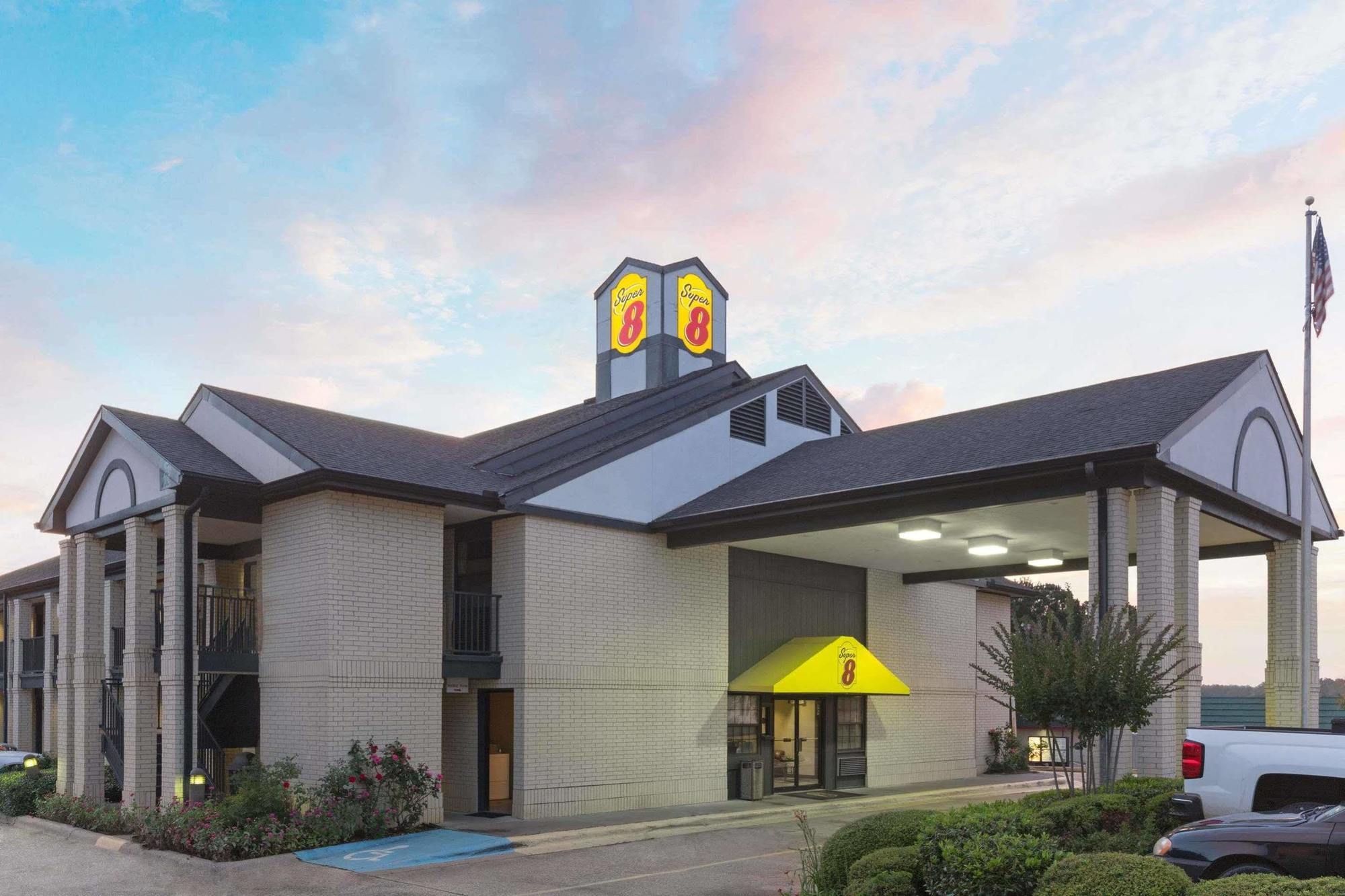 Super 8 By Wyndham Ruston Motel Bagian luar foto